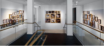 ELLEN HARVEY, Nudist Museum installation overall 3