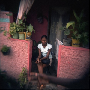 FOTO KOMBIT, SeatedGirl 4